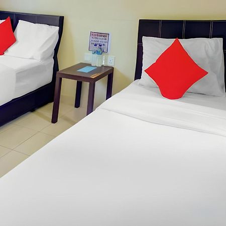 OYO 89896 Sedili Inn Resort Kota Tinggi Esterno foto
