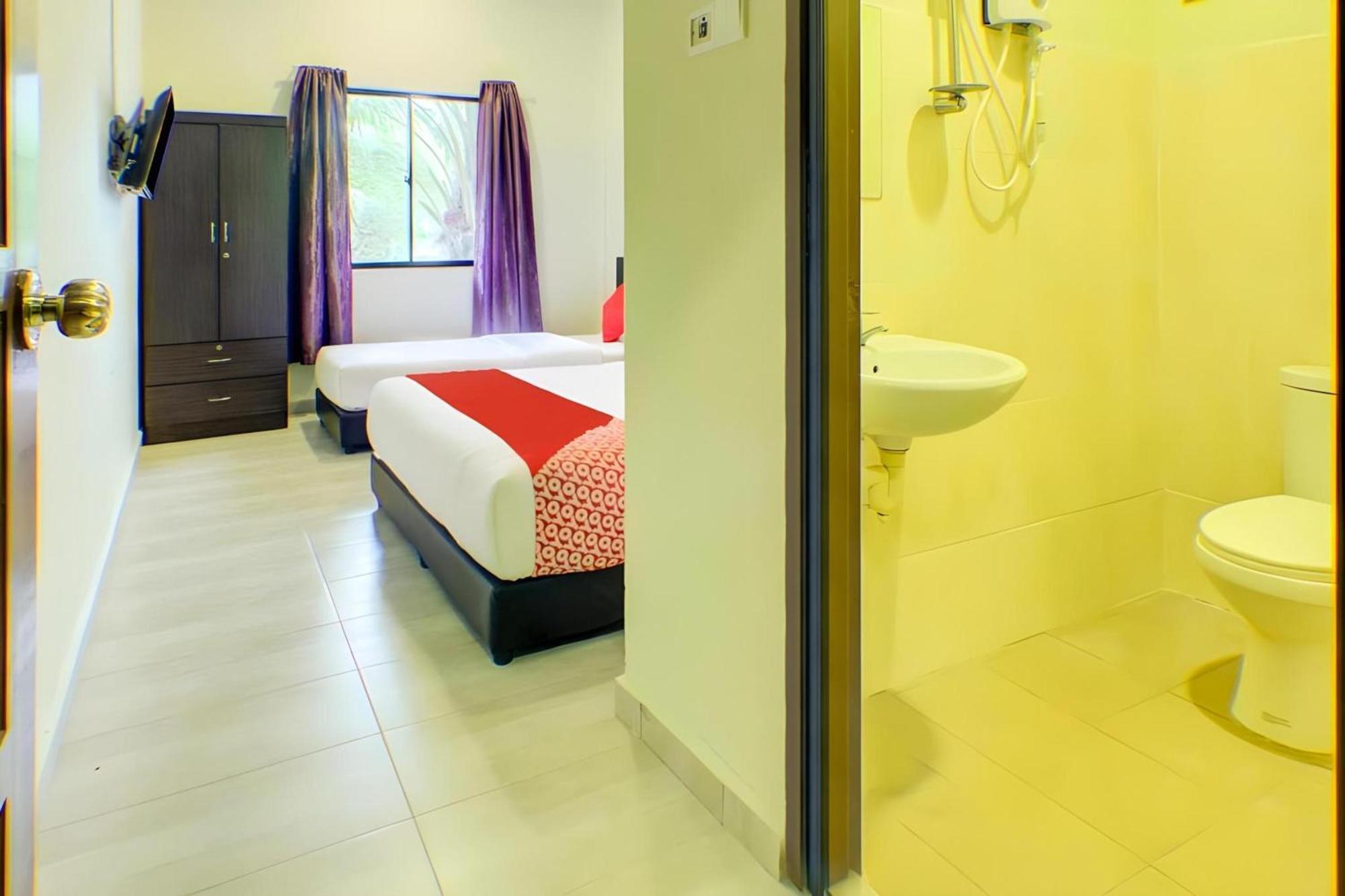 OYO 89896 Sedili Inn Resort Kota Tinggi Esterno foto