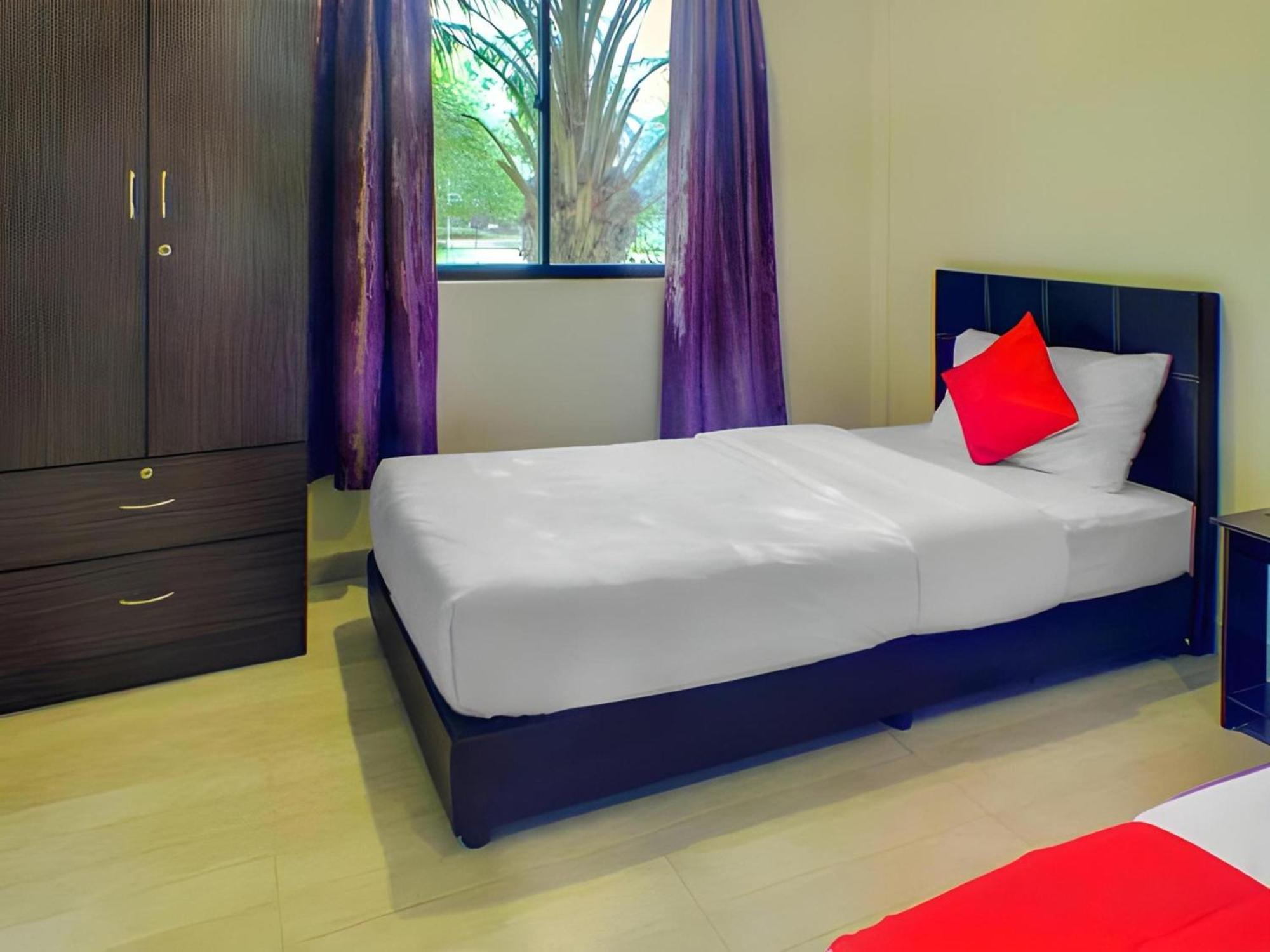 OYO 89896 Sedili Inn Resort Kota Tinggi Esterno foto