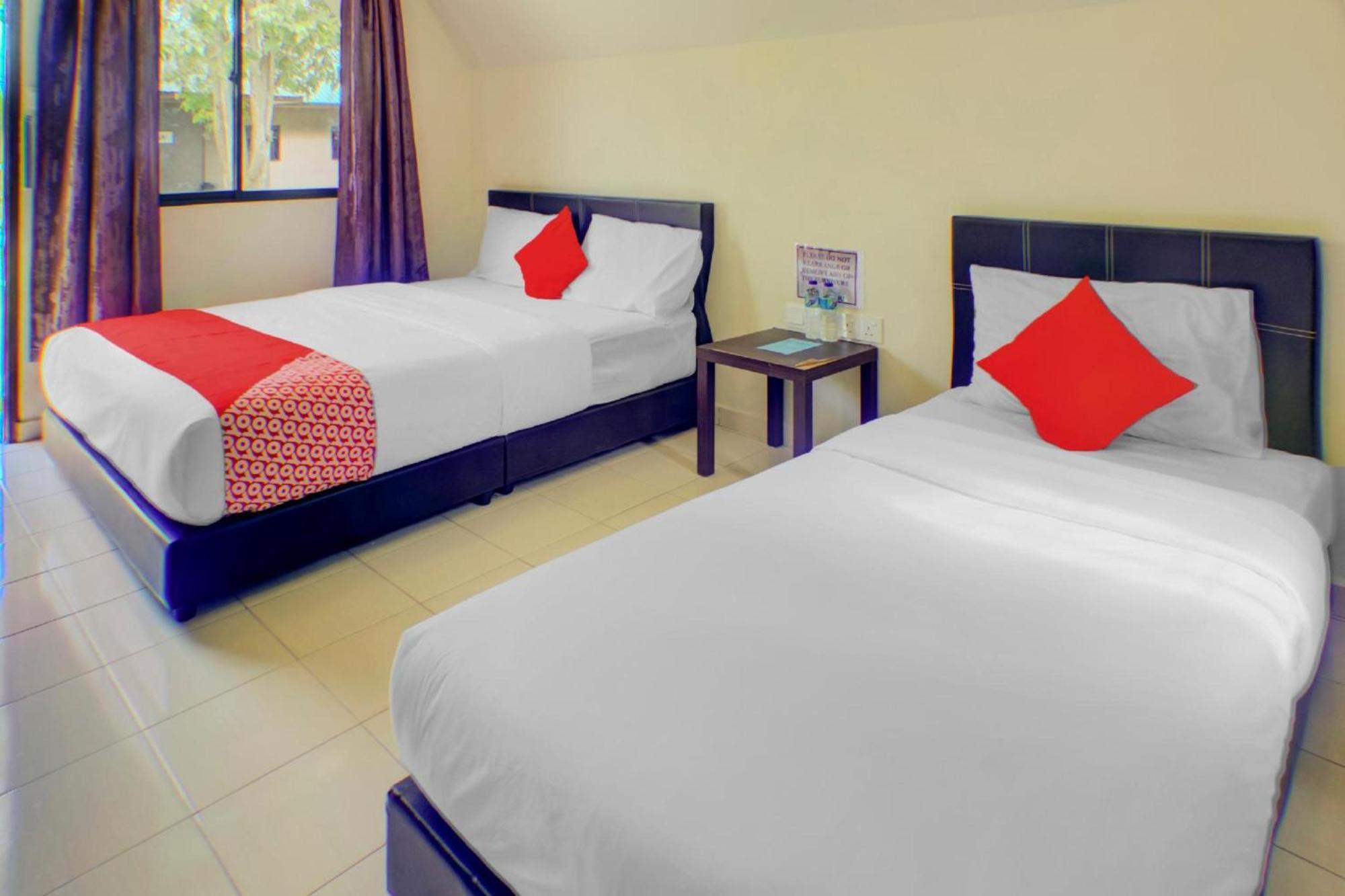 OYO 89896 Sedili Inn Resort Kota Tinggi Esterno foto