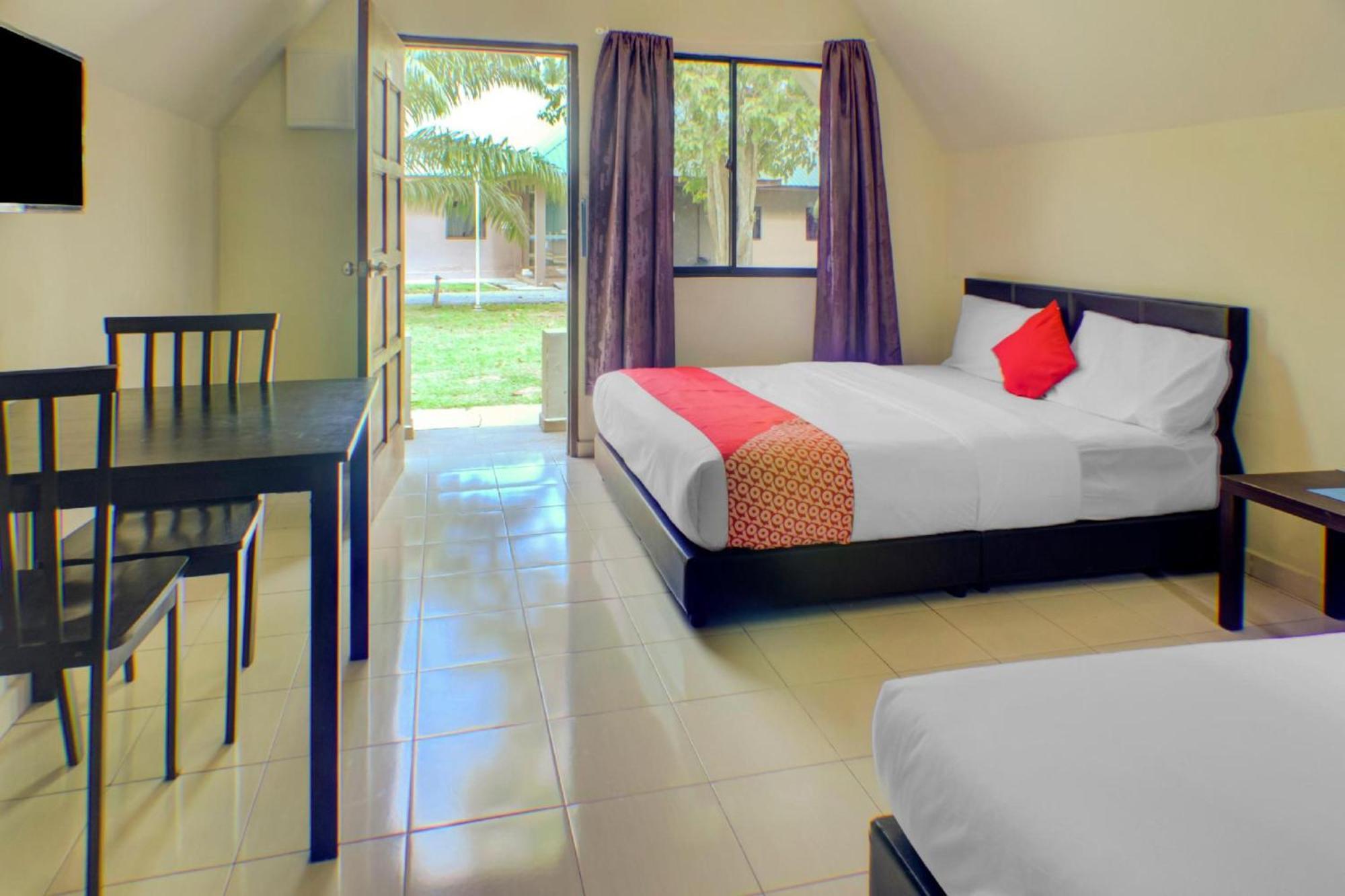 OYO 89896 Sedili Inn Resort Kota Tinggi Esterno foto