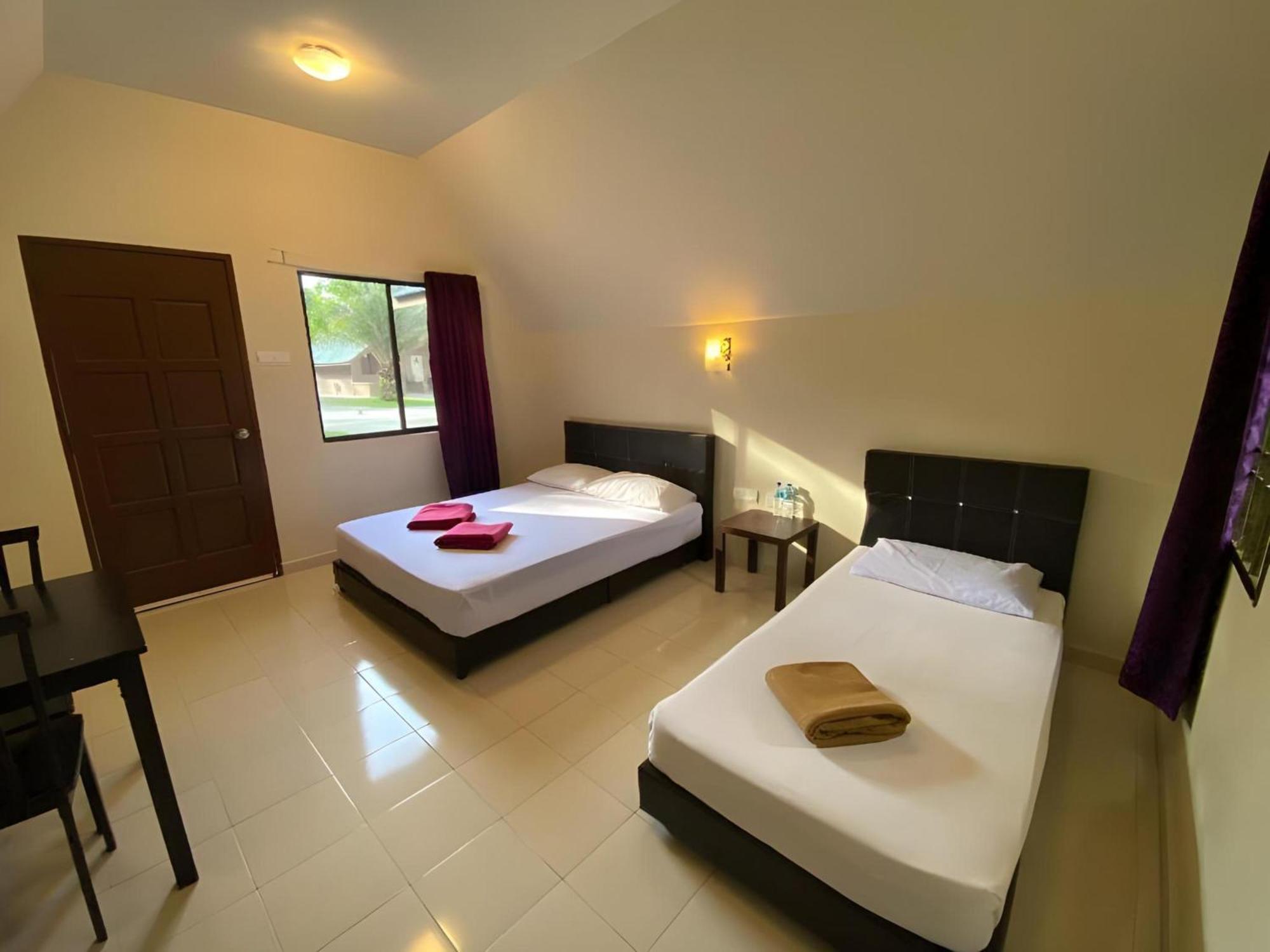 OYO 89896 Sedili Inn Resort Kota Tinggi Esterno foto