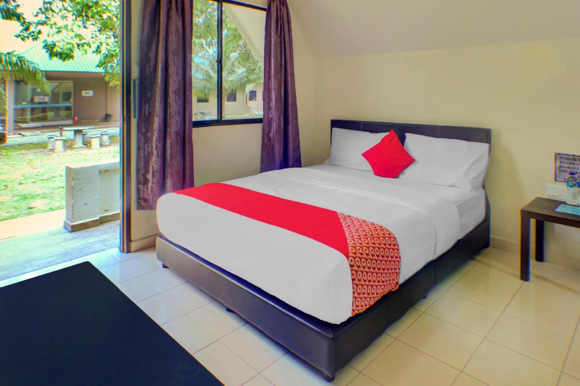 OYO 89896 Sedili Inn Resort Kota Tinggi Esterno foto